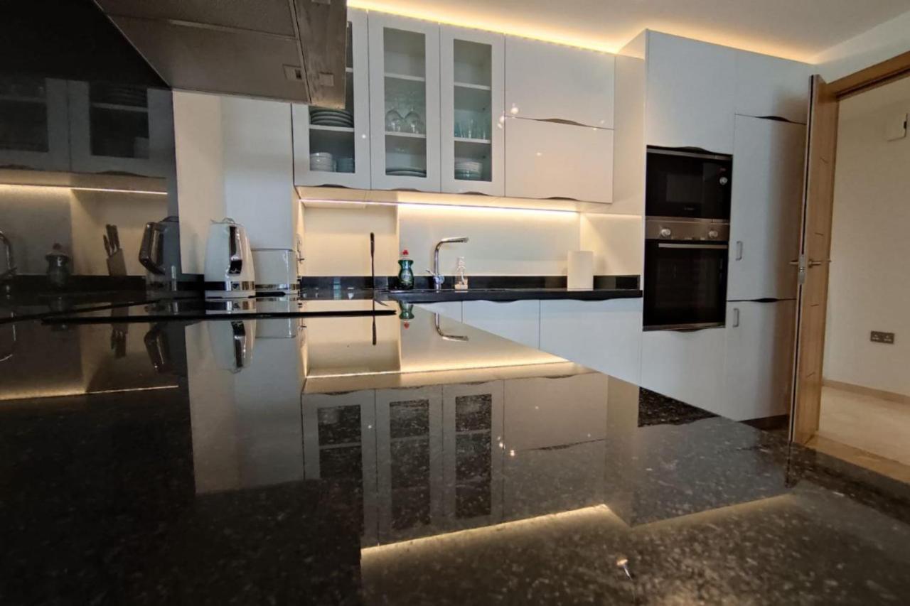 Seaside Serenity Oasis - High Floor - Stunning Views Gibraltar Eksteriør billede